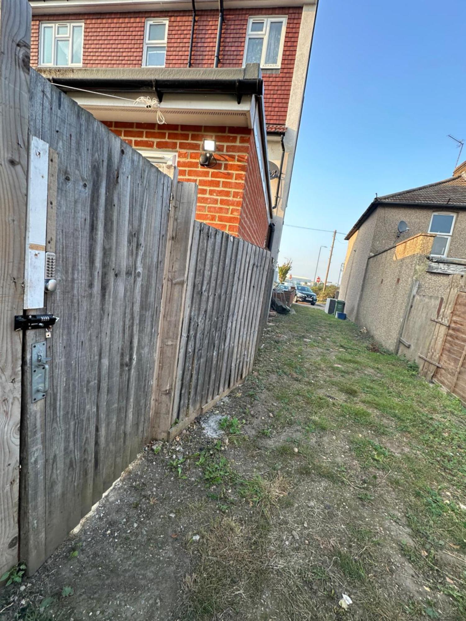 Luxury Ensuite Studio In Crayford Dartford Bexley London With Full Kitchen And Side Garden Alleyway Entrance Erith 외부 사진