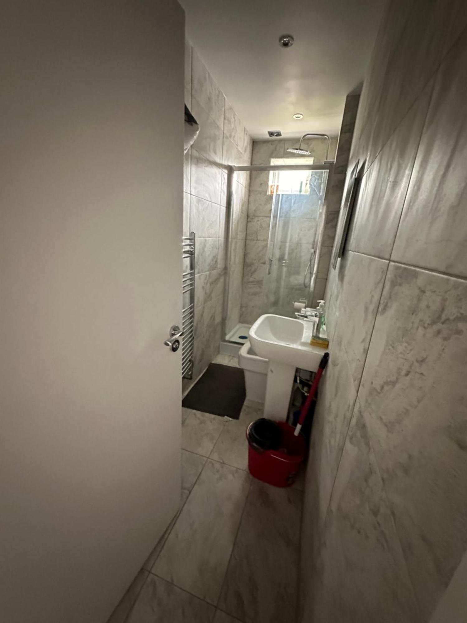 Luxury Ensuite Studio In Crayford Dartford Bexley London With Full Kitchen And Side Garden Alleyway Entrance Erith 외부 사진