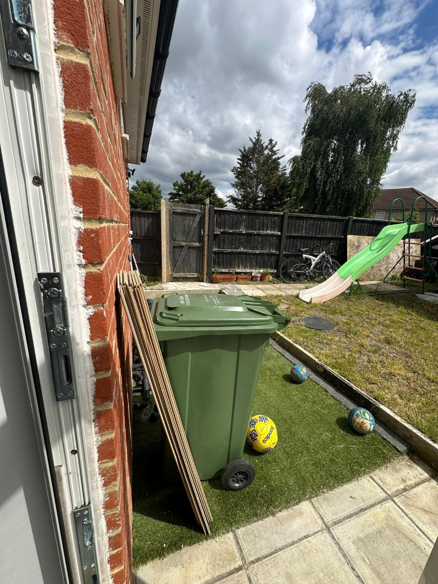 Luxury Ensuite Studio In Crayford Dartford Bexley London With Full Kitchen And Side Garden Alleyway Entrance Erith 외부 사진