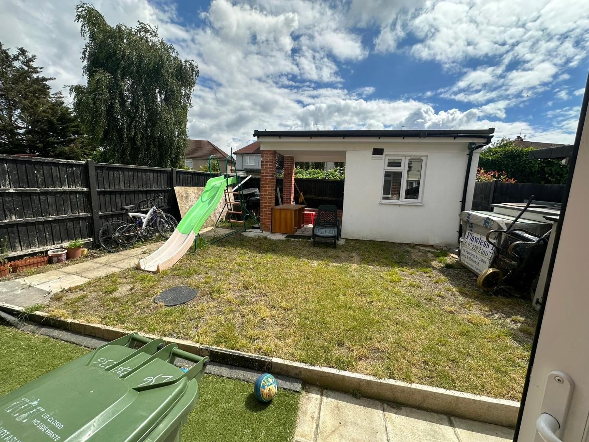 Luxury Ensuite Studio In Crayford Dartford Bexley London With Full Kitchen And Side Garden Alleyway Entrance Erith 외부 사진
