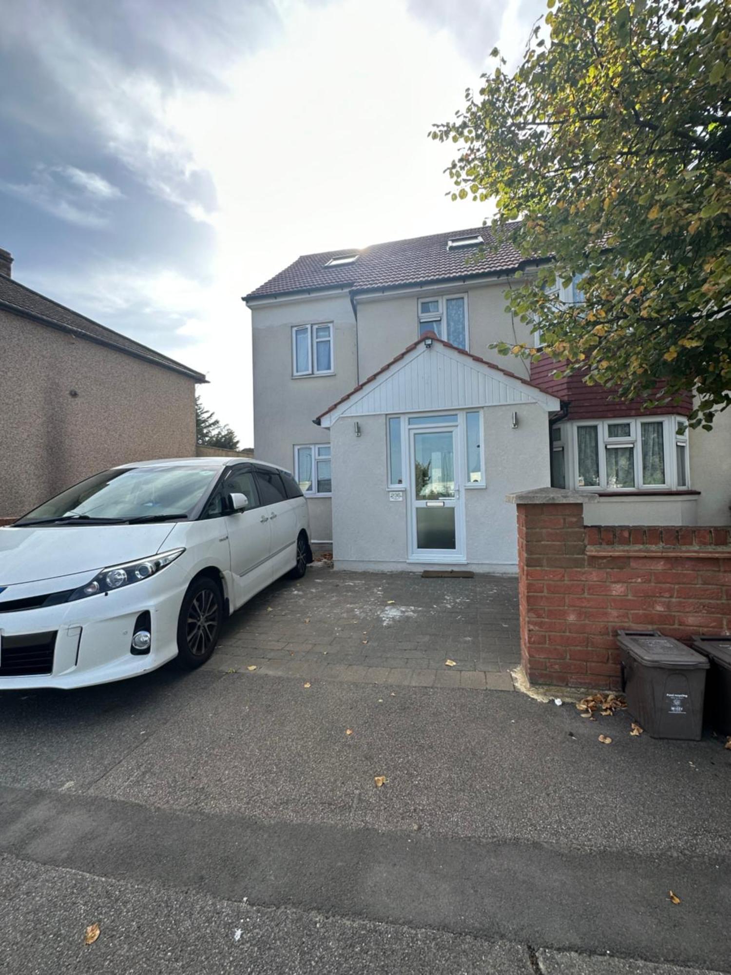 Luxury Ensuite Studio In Crayford Dartford Bexley London With Full Kitchen And Side Garden Alleyway Entrance Erith 외부 사진