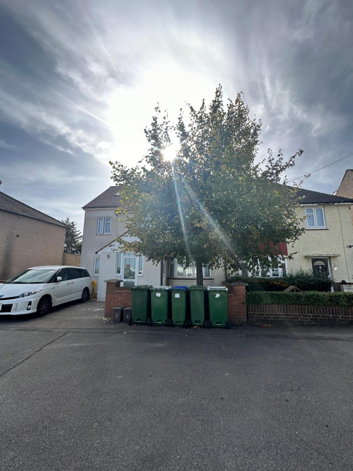 Luxury Ensuite Studio In Crayford Dartford Bexley London With Full Kitchen And Side Garden Alleyway Entrance Erith 외부 사진