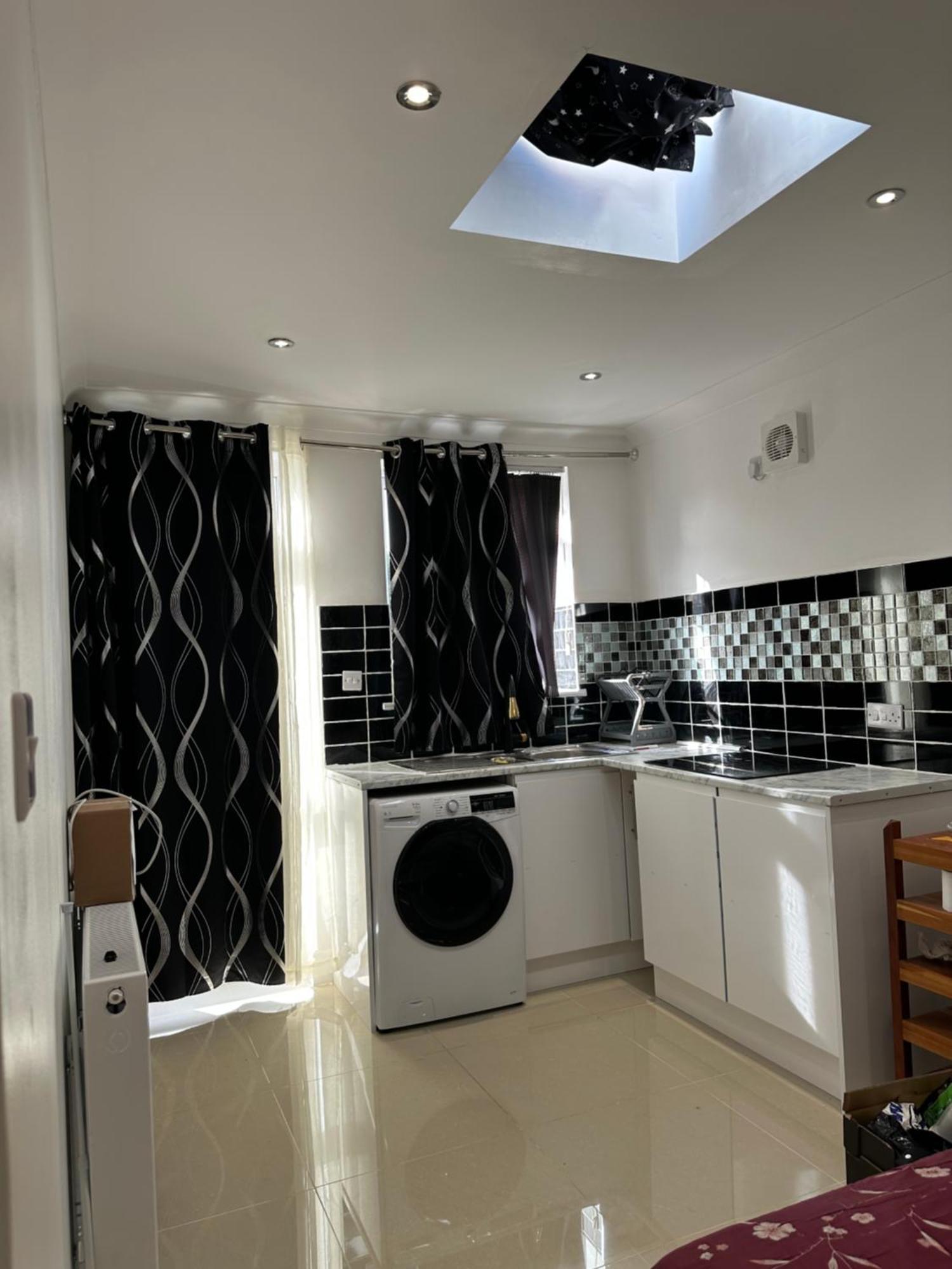 Luxury Ensuite Studio In Crayford Dartford Bexley London With Full Kitchen And Side Garden Alleyway Entrance Erith 외부 사진