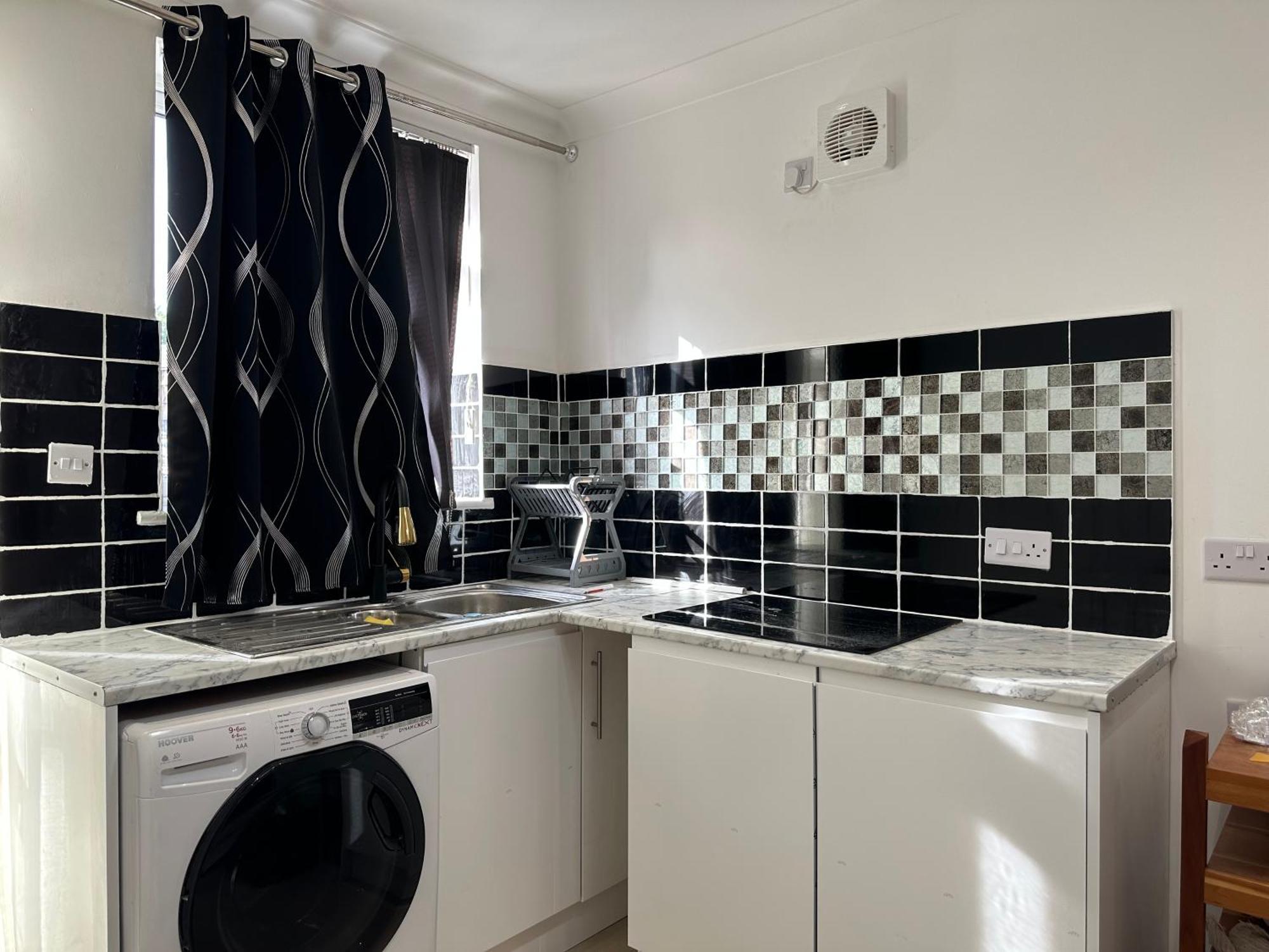 Luxury Ensuite Studio In Crayford Dartford Bexley London With Full Kitchen And Side Garden Alleyway Entrance Erith 외부 사진